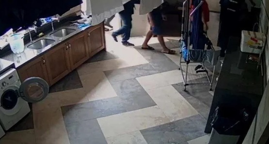 Quadrilha rende vigilante, invade casa de empresário e leva caminhonete 