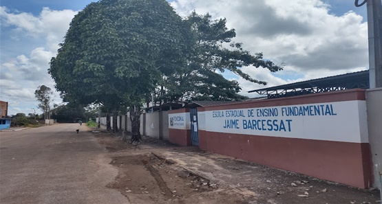 Adolescente é apreendido em frente de escola, após ser flagrado com facão
