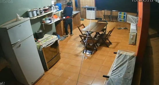 PCRO prende ladrões  que invadiram casa e roubaram caminhonete de idoso 
