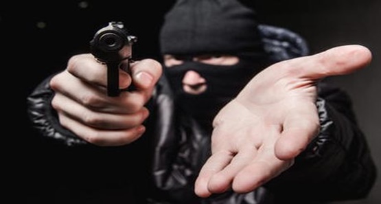 Homem é assaltado na zona Sul da Capital e tem celular e compras levados