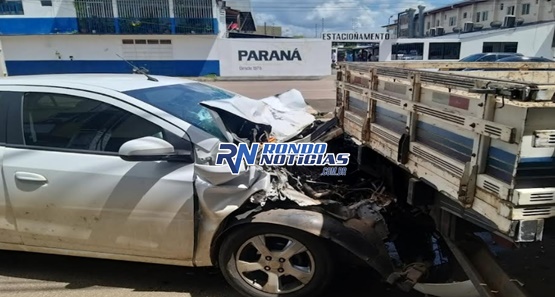 Motorista fica ferido em acidente envolvendo seis carros no centro da capital 