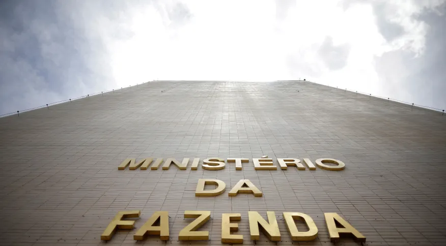 Contas públicas têm déficit primário de R$ 14,2 bilhões em março, mostra Banco Central
