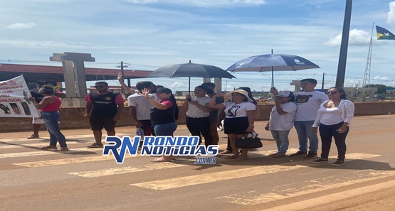  Familiares de mortos na BR-364 protestam por  iluminação e término de passarela