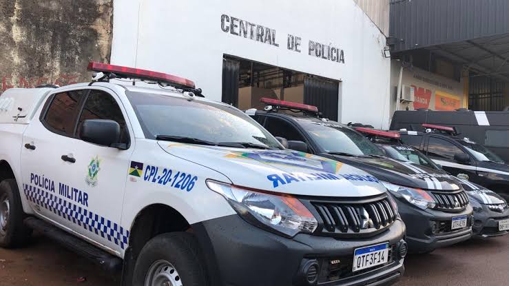 Jovem é preso ao tentar roubar mulher simulando estar armado