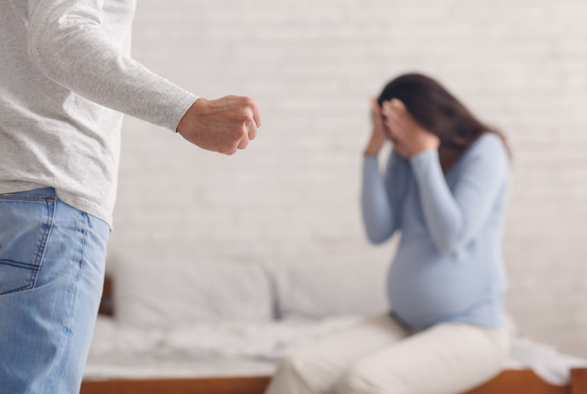 Mulher grávida é espancada pelo ex-marido que não aceita separação 