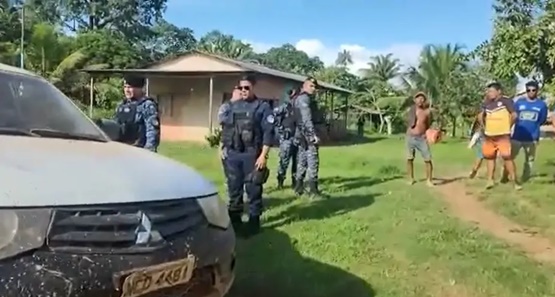Rebelados com abandono da Estrada do Belmont, apreendem veículo oficial