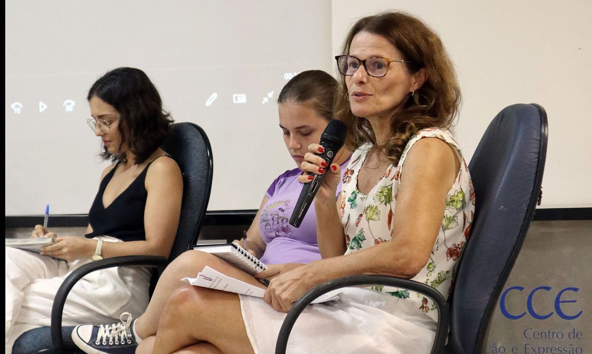 Falta profundidade na cobertura sobre feminicídios, diz pesquisadora 
