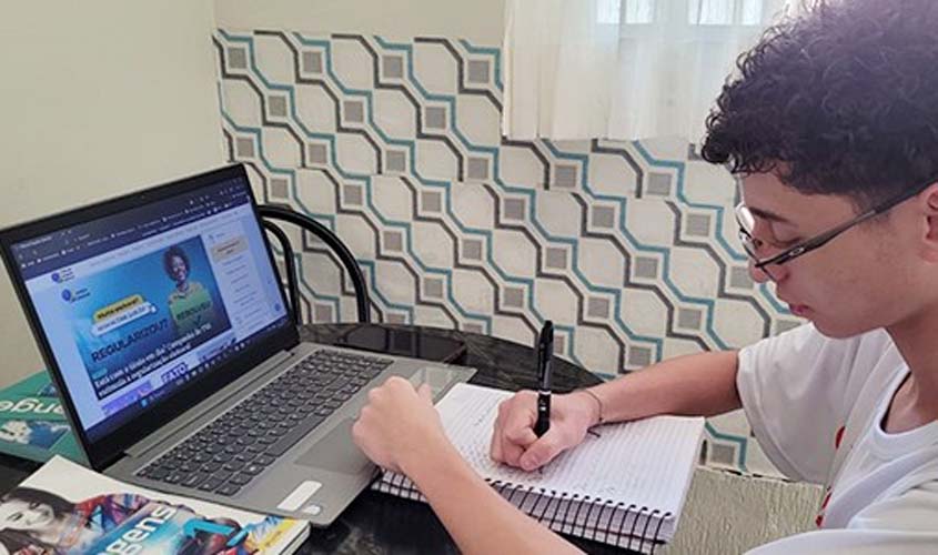 Jovens que completaram 15 anos já podem tirar o título de eleitor, diz TSE