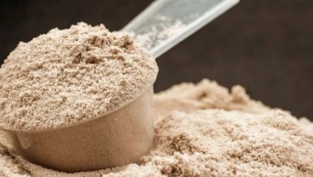 Suplementos de proteína em pó pré-treino fazem mal à saúde? entenda