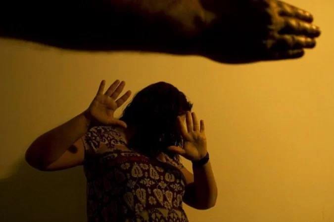 Mulher é agredida pelo ex-marido após pedir para ele comprar fraldas 