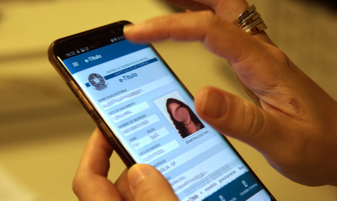 Jovens que completaram 15 anos já podem tirar título de eleitor
