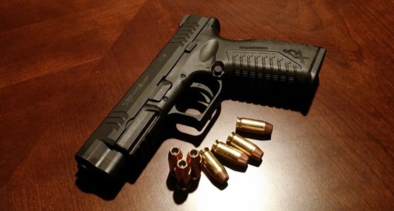 Dupla é presa tocando terror, porte ilegal de armas e roubos são algumas das acusações