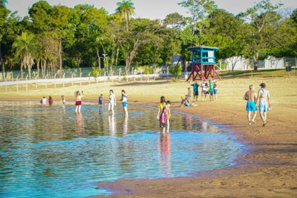 Cinco banhistas são atacados por piranhas em balneário do MS e local volta a ser fechado 
