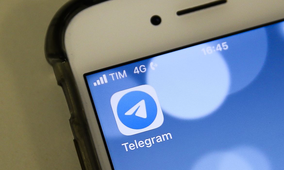 Idec pede multa ao Telegram por mensagem contra PL das Fake News
