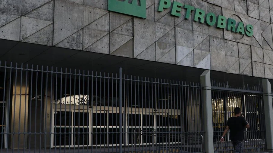 Ações da Petrobras disparam e sobem 2,73% após anúncio da nova política de preços
