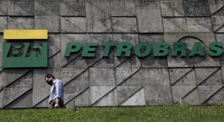 Mudança da política de preços da Petrobras ressalta vulnerabilidade política, avalia agência de risco

