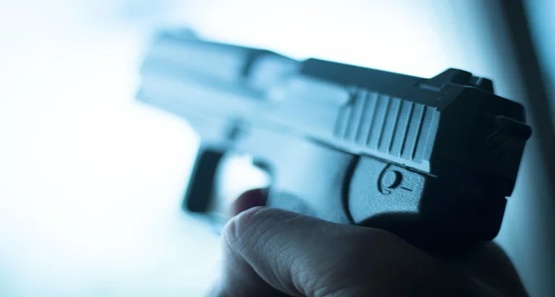 Homem sofre tentativa de homicídio em frente à boate na zona Leste da Capital