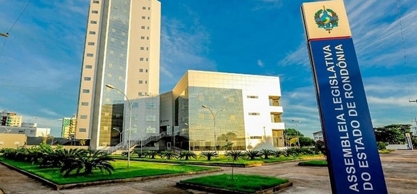 Aprovada lei que proibe corte de energia por irregularidades nos medidores
