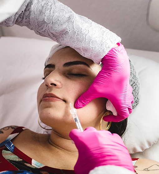 Biomédica alerta para os riscos de procedimentos faciais sem especialidade