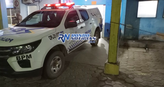 Homem é baleado em mesa de bar após partida de futebol na capital