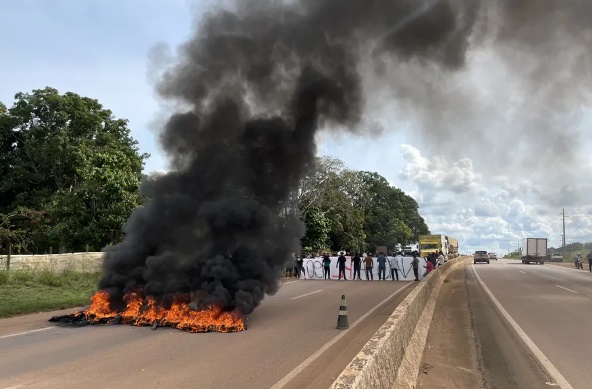 Indígenas fecham principal BR de Rondônia em manifestação contra PL do marco temporal
