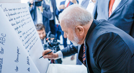 Com Zanin, Lula se torna terceiro presidente da história com mais indicações ao STF
