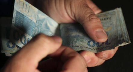 Brasileiros ainda não sacaram R$ 7 bilhões do dinheiro esquecido em bancos