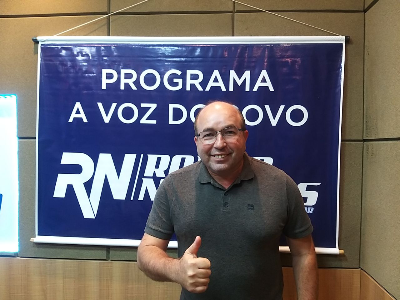  Edwilson Negreiros interage com ouvintes do A Voz Povo e fala de ações da Prefeitura