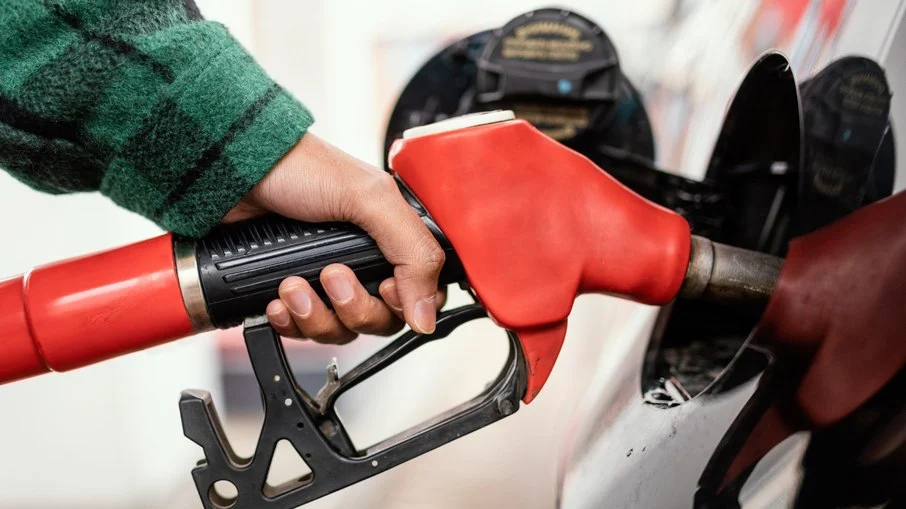 Gasolina e etanol vão ficar mais caros e litro subirá R$ 0,22 a partir de sábado, 01
