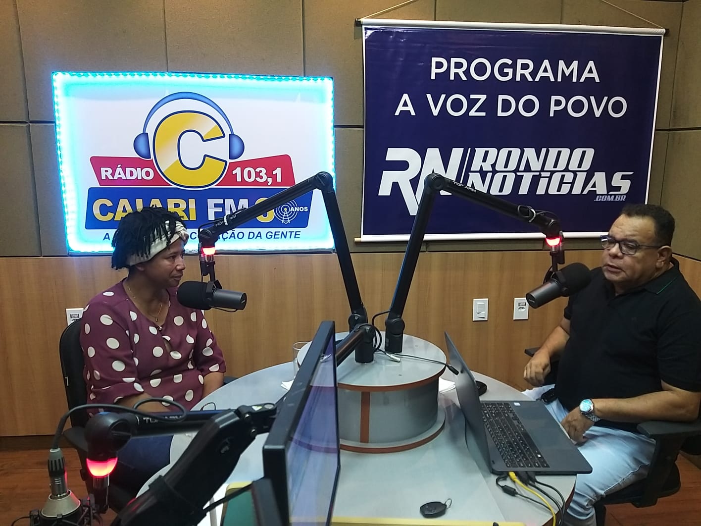 Silvia Cristina fala de sua atuação aos ouvintes do programa A Voz do Povo