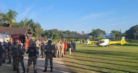 Avião que desapareceu na Serra do Mar é encontrado no Paraná; governador confirma três mortes
