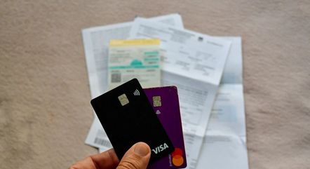 Número de famílias muito endividadas atinge maior nível desde 2010, diz CNC
