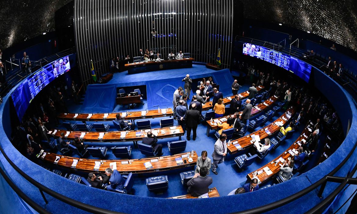 Senado aprova programa para expandir escolas em tempo integral
