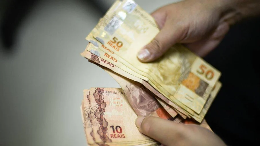 Dívidas de até R$ 100 dos brasileiros serão perdoadas pelos bancos a partir de segunda