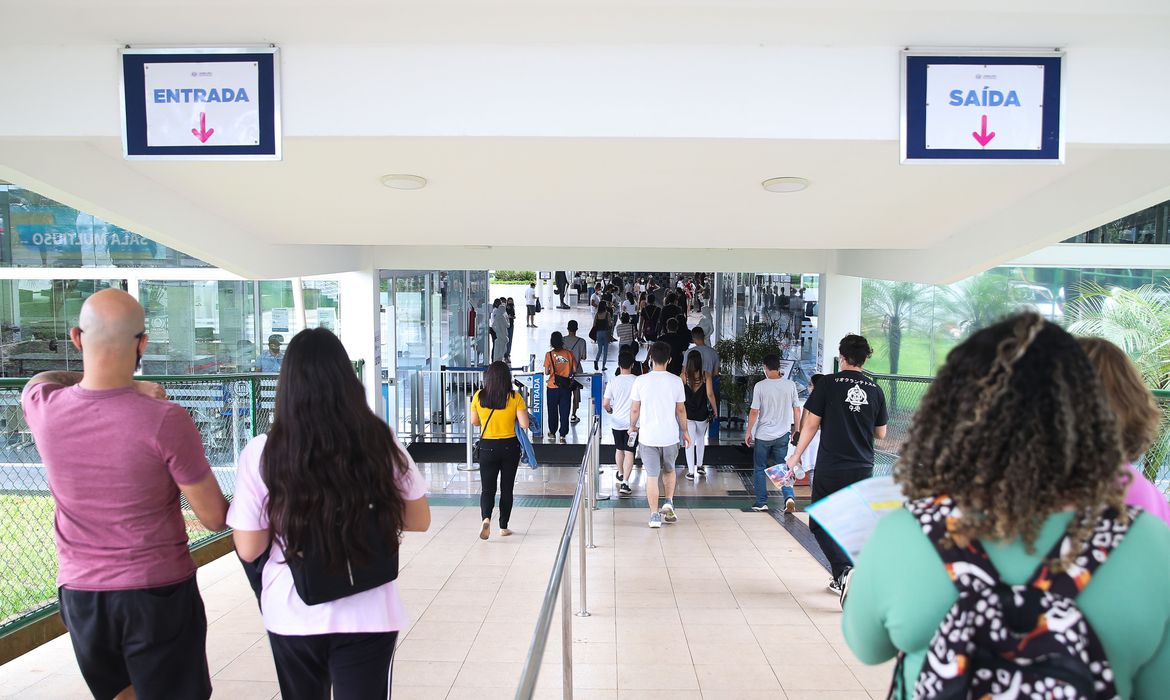Prazo para finalizar inscrição no Fies termina nesta sexta-feira
