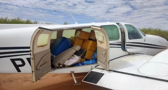 Avião de pequeno porte com 400kg de cocaína é obrigado a pousar em São Paulo
