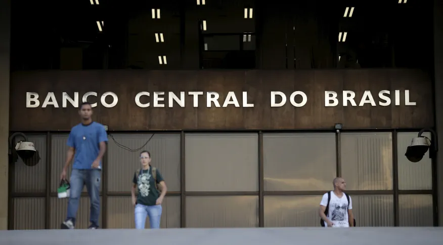 Mercado mantém em 12% projeção para a Selic, mas reduz de novo estimativa de inflação