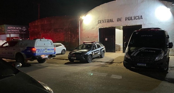 Bandidos armados invadem casa, amarram jovem e fogem levando moto e TV 