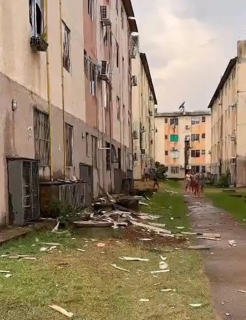 Temporal com rajadas fortes de vento causa prejuízo no Residencial Morar Melhor
