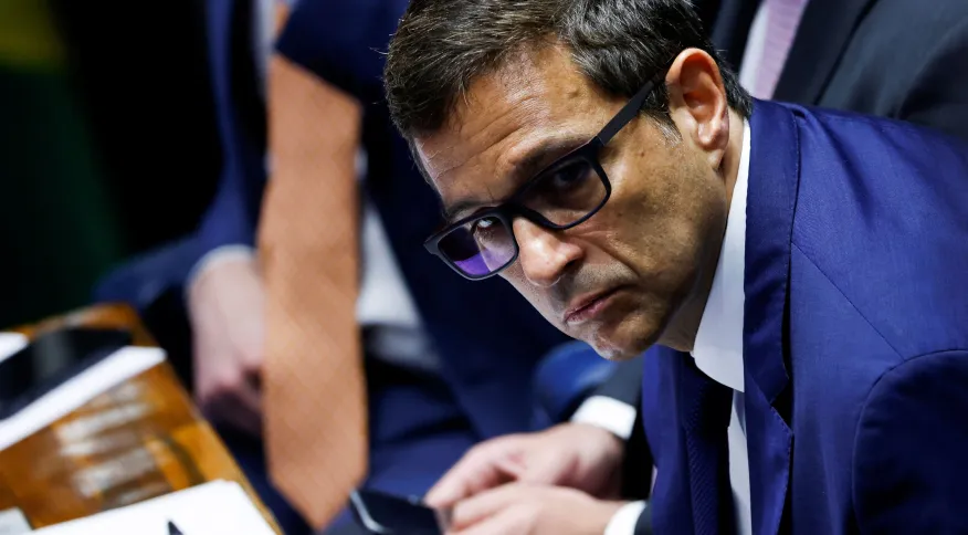 Roberto Campos Neto fala em “fim do rotativo” para conter juros do cartão de crédito

