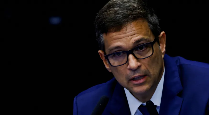 Reajuste dos combustíveis terá impacto de 0,4 ponto na inflação, diz Campos Neto
