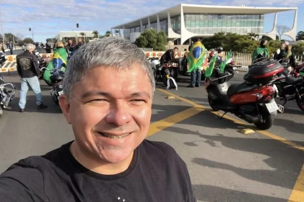 Bolsonarista foragido por bomba no DF tentou entrar em evento com Lula, PF está em alerta 
