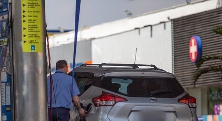 Gasolina fica R$ 0,41 mais cara nas refinarias a partir de hoje e deve impactar inflação 
