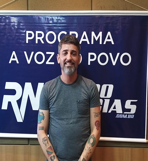 Professor Leno Daner debate 'Poder e Corrupção' no Programa A Voz do Povo 