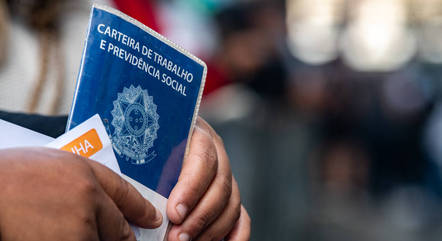 Desemprego no Brasil cai para 7,8% no trimestre, a menor taxa desde 2015
