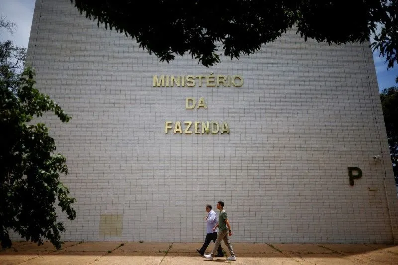 Com arrecadação em queda e orçamento inflado, quadro fiscal preocupa economistas
