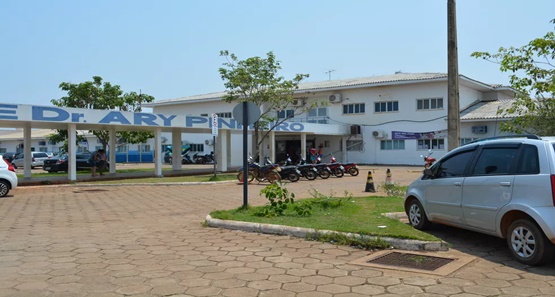 Homem tem motocicleta roubada quando estacionava no Hospital de Base