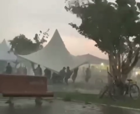 Vendaval de domingo, 15, devastou a cidade de Candeias do Jamari