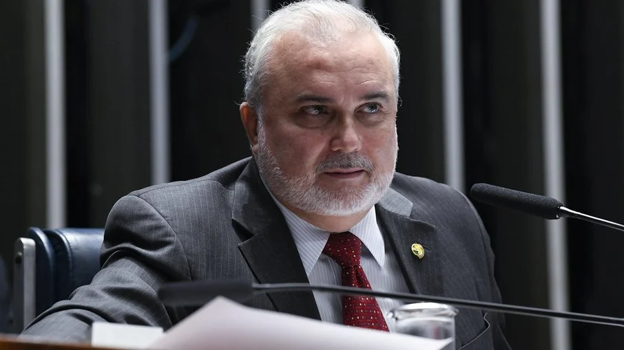 Guerra pode ser 'tempestade perfeita' para combustíveis, diz presidente da Petrobras
