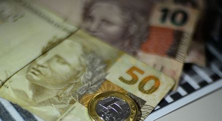 Comissão no Senado aprova projeto que prorroga a desoneração em setores que mais empregam
